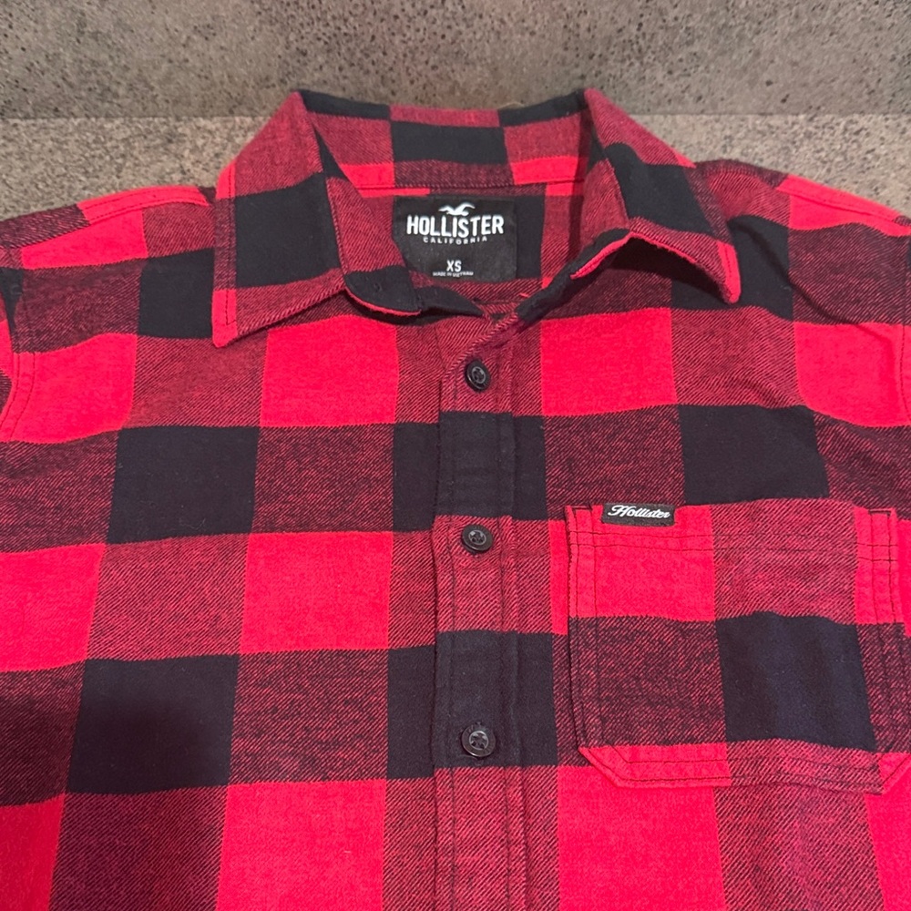 Hollister Men’s Red and Black Buffalo Plaid Button-Down Shirt